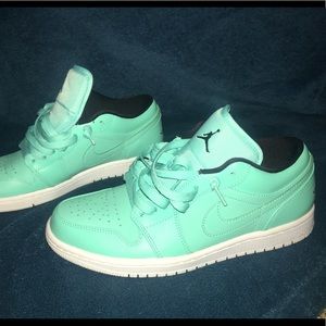 Jordan 1 Retro Low ‘Hyper Turquoise’